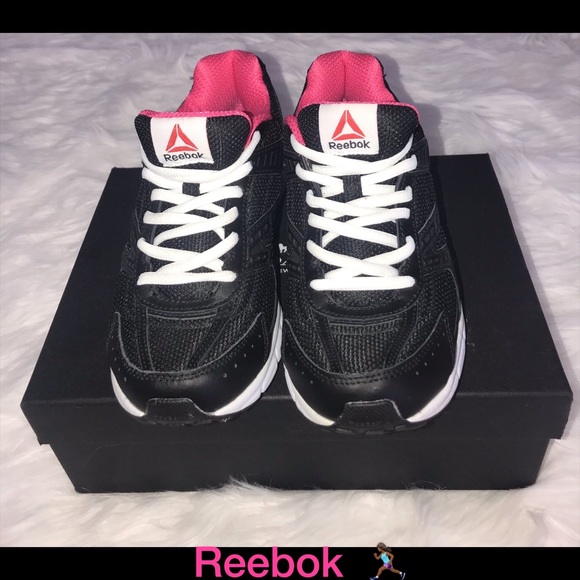 Reebok Shoes - REEBOK PINK & BLACK WOMAN’S RUNNING SHOE 👟 BD1597